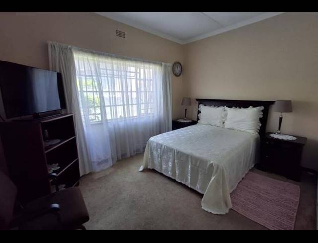 6 BEDROOM HOUSE FOR SALE IN BEZUIDENHOUT VALLEY